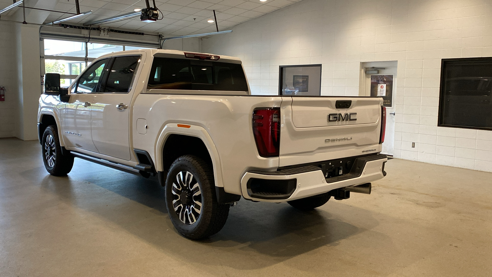 2024 GMC Sierra 3500HD Denali Ultimate 8