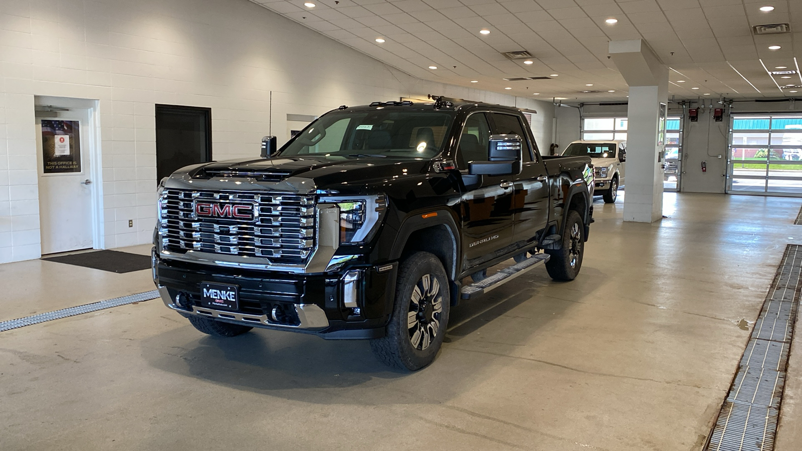 2024 GMC Sierra 2500HD Denali 2