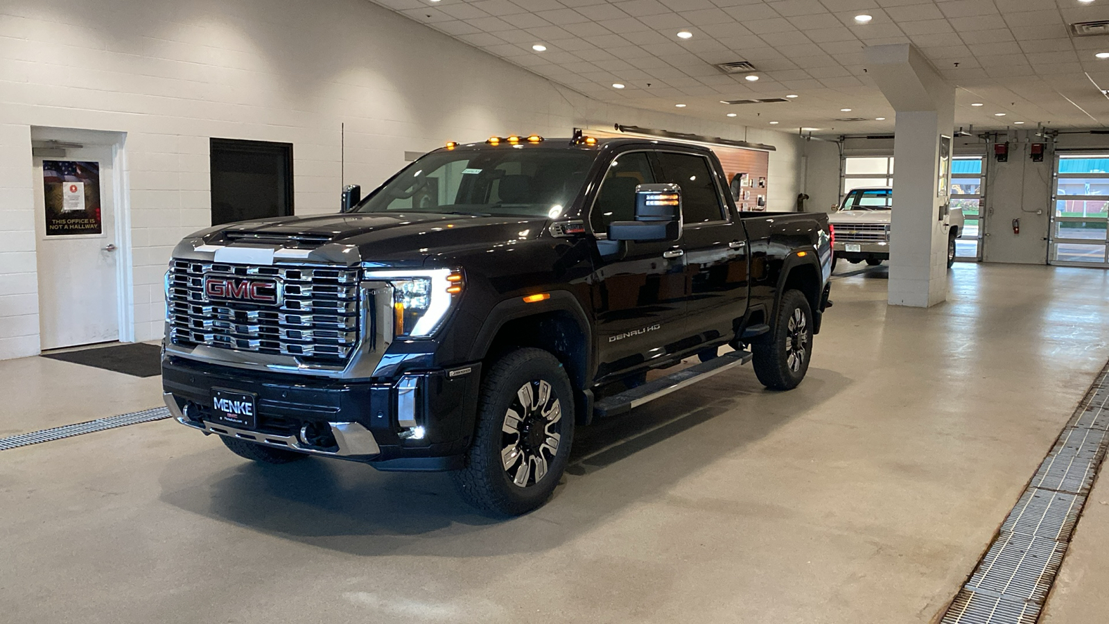 2024 GMC Sierra 3500HD Denali 2