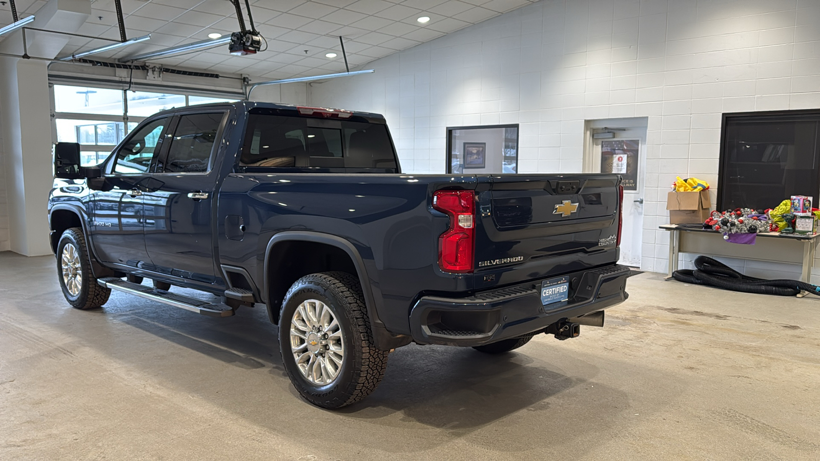 2023 Chevrolet Silverado 3500HD High Country 8