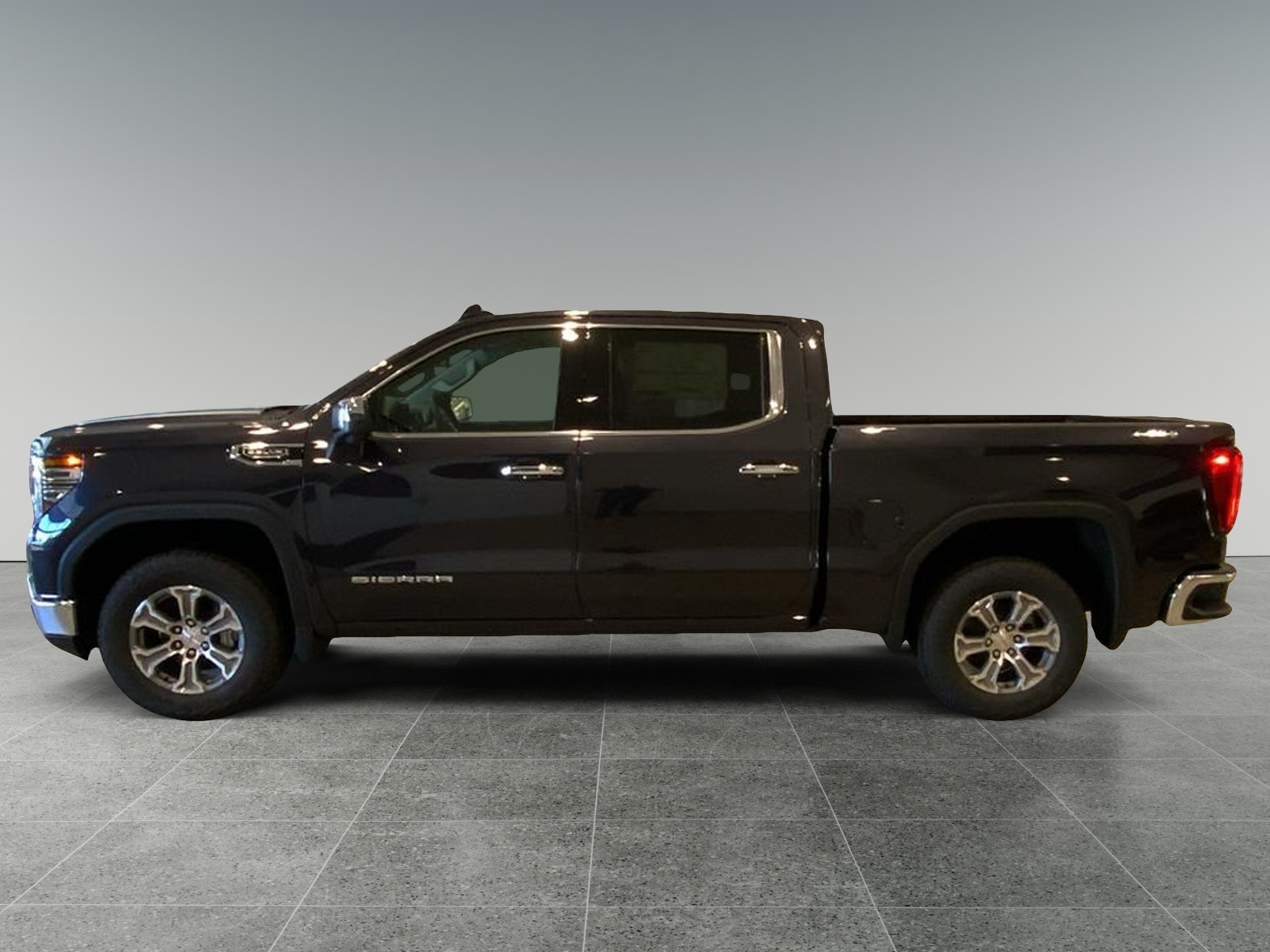 2024 GMC Sierra 1500 SLT 1