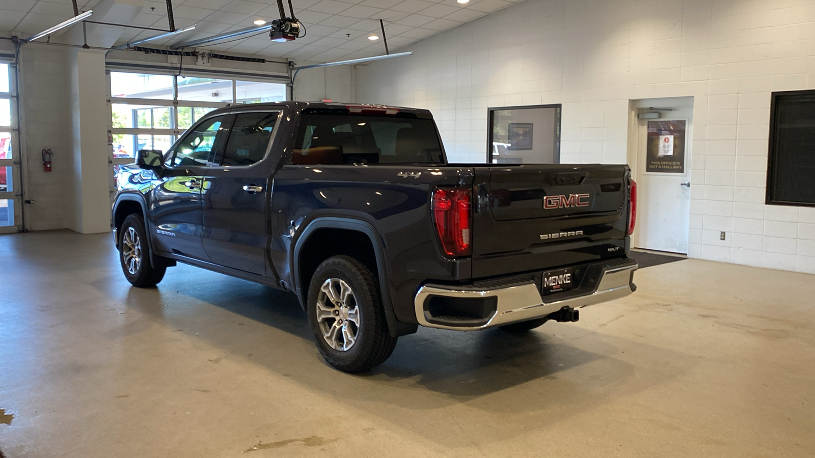 2024 GMC Sierra 1500 SLT 8