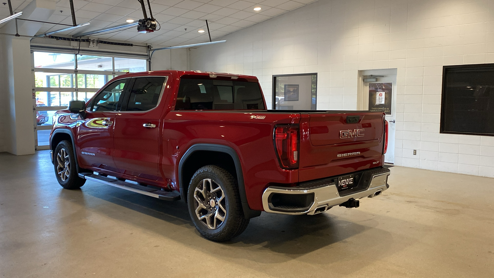 2024 GMC Sierra 1500 SLT 8