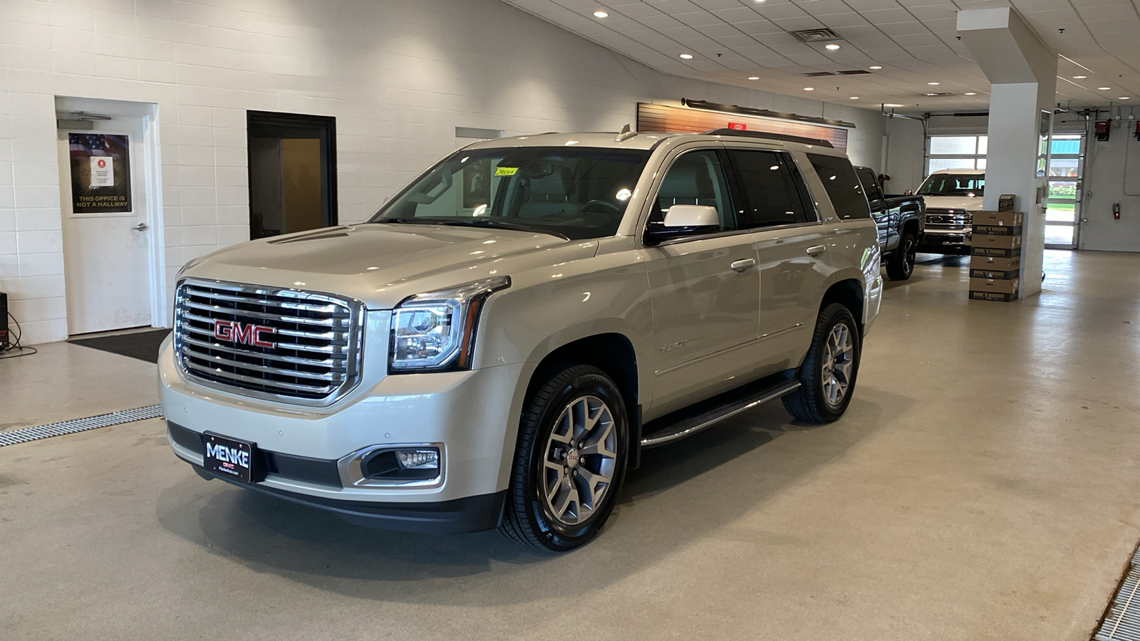 2017 GMC Yukon SLT 2