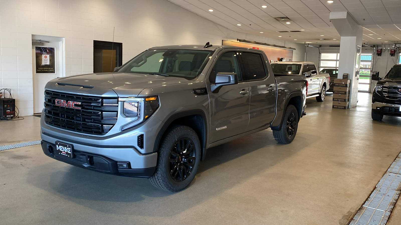 2024 GMC Sierra 1500 Elevation 2