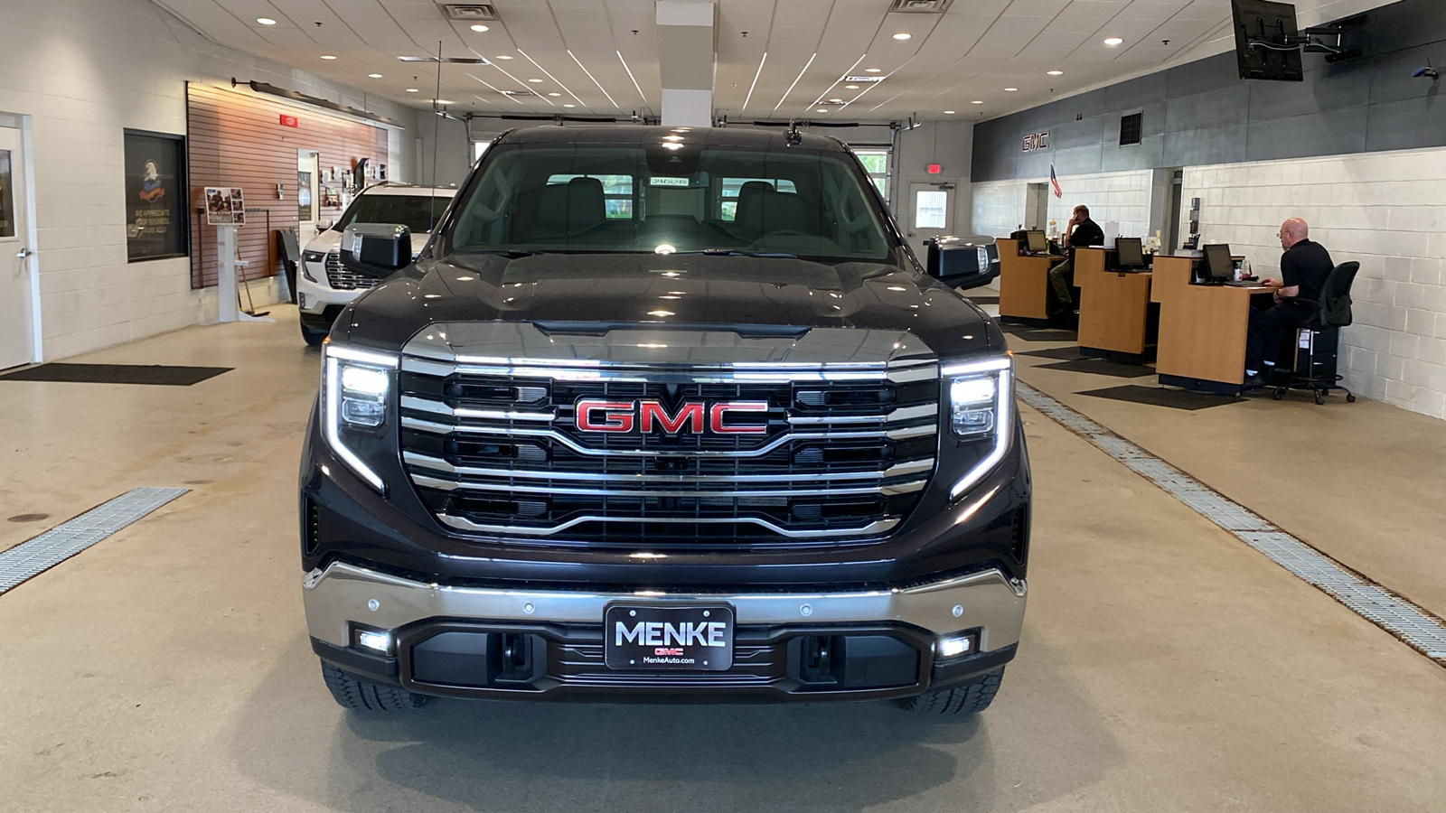 2024 GMC Sierra 1500 SLT 3