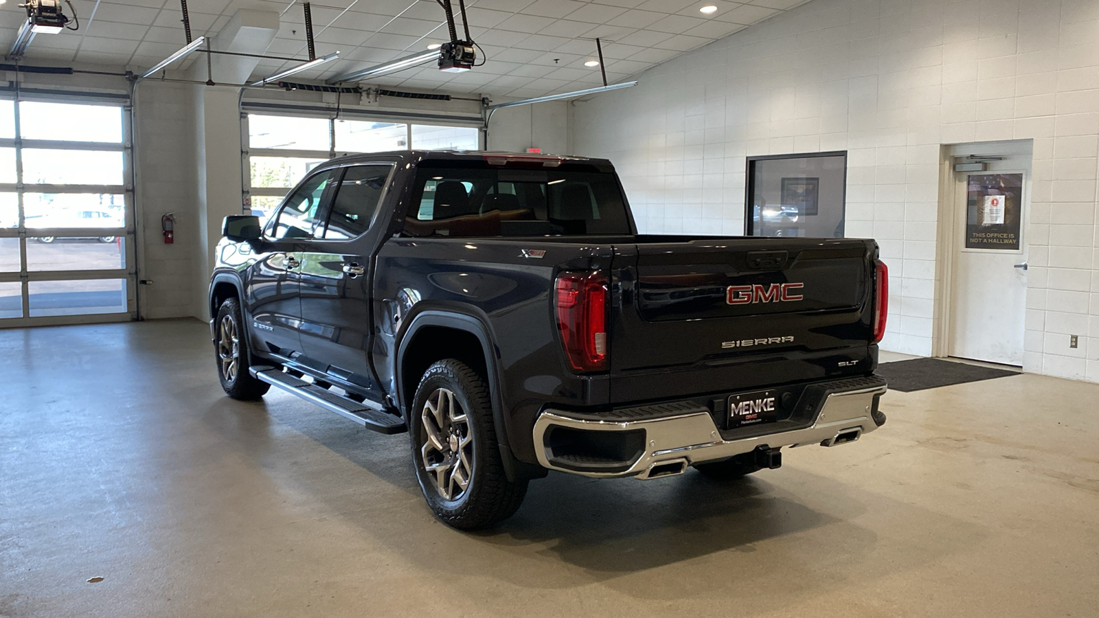 2024 GMC Sierra 1500 SLT 8