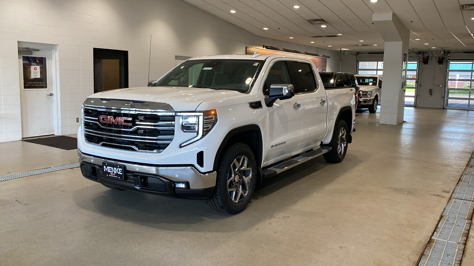 2024 GMC Sierra 1500 SLT 2