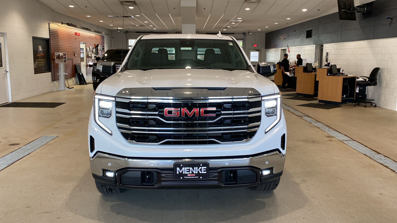 2024 GMC Sierra 1500 SLT 3