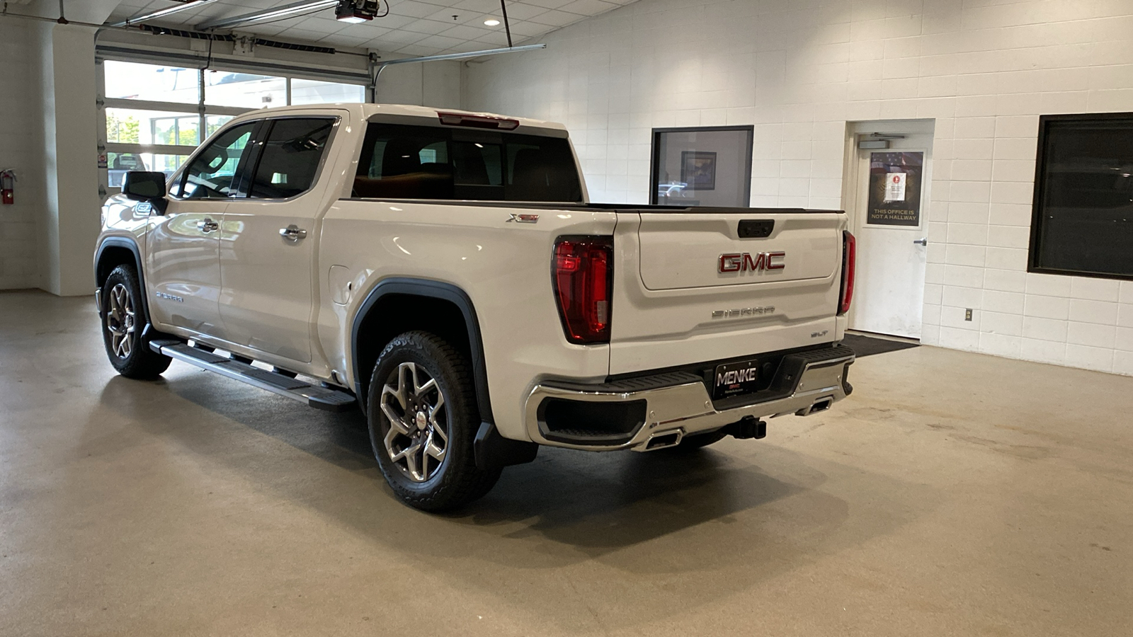 2024 GMC Sierra 1500 SLT 8