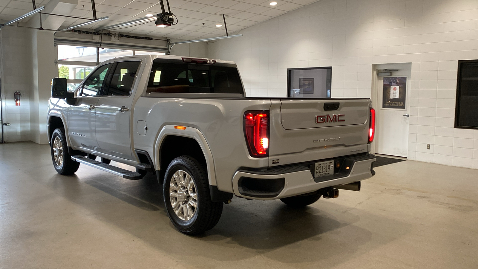 2020 GMC Sierra 3500HD Denali 8