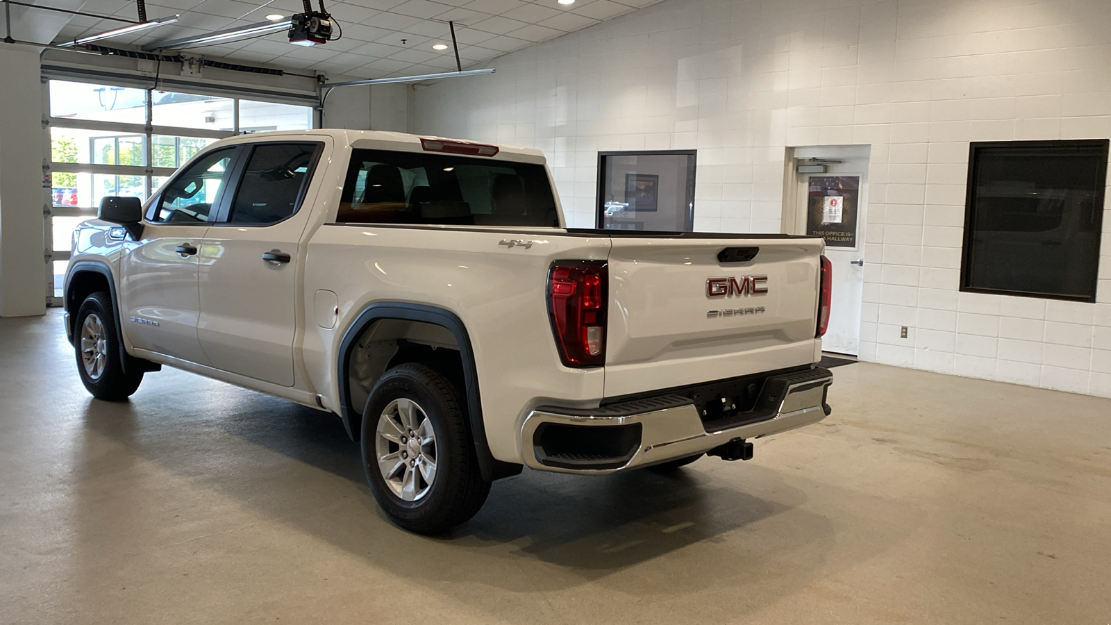 2024 GMC Sierra 1500 Pro 8