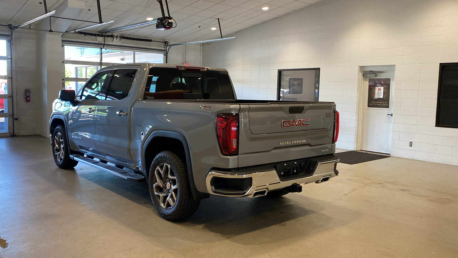 2024 GMC Sierra 1500 SLT 8