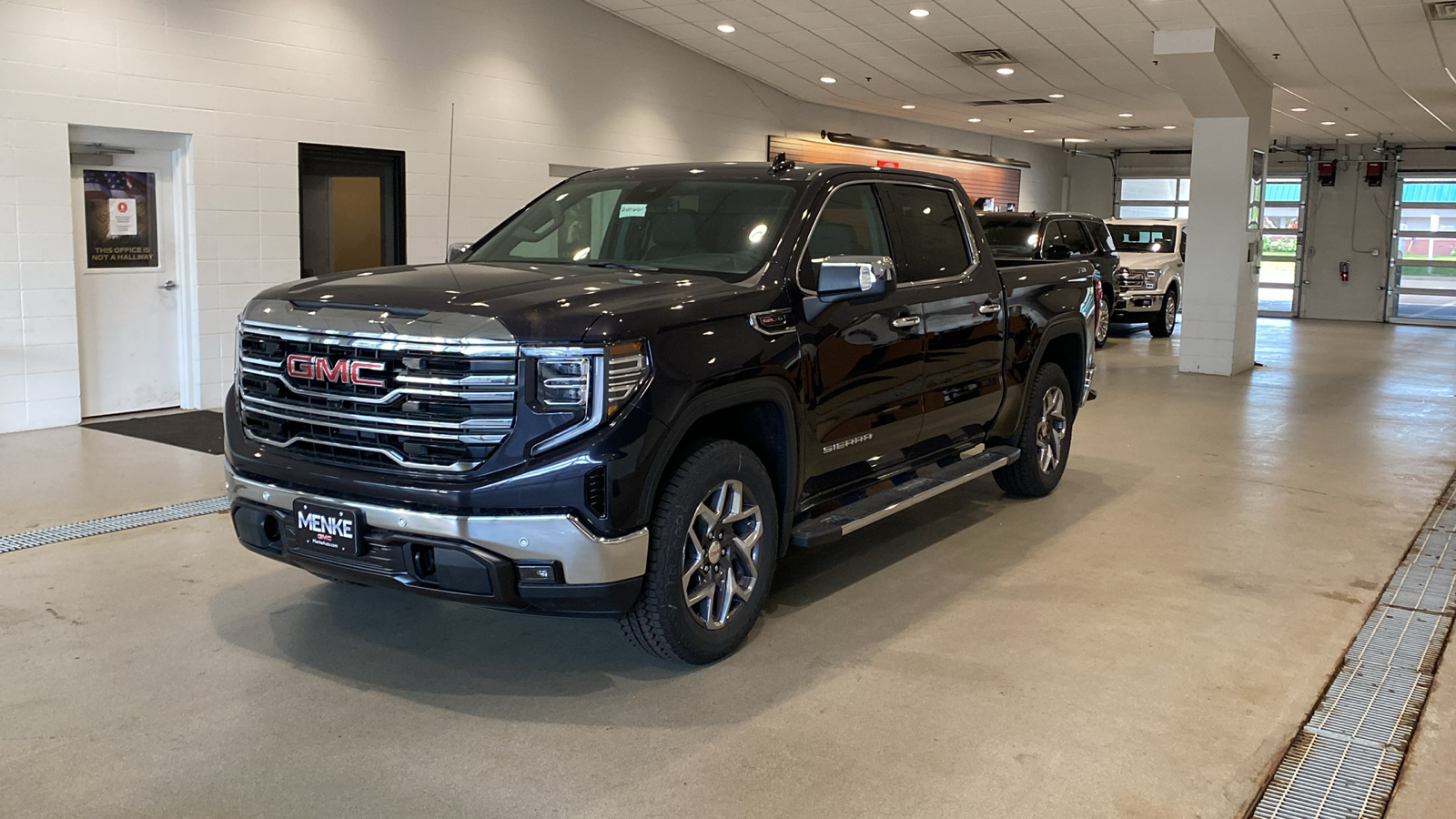 2024 GMC Sierra 1500 SLT 2