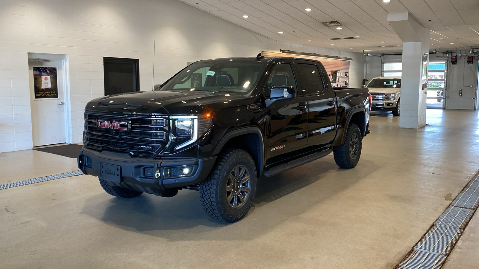 2024 GMC Sierra 1500 AT4X 2