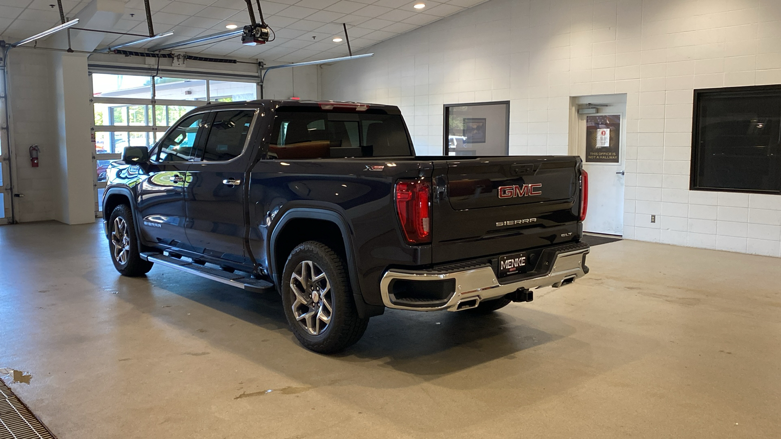 2024 GMC Sierra 1500 SLT 8