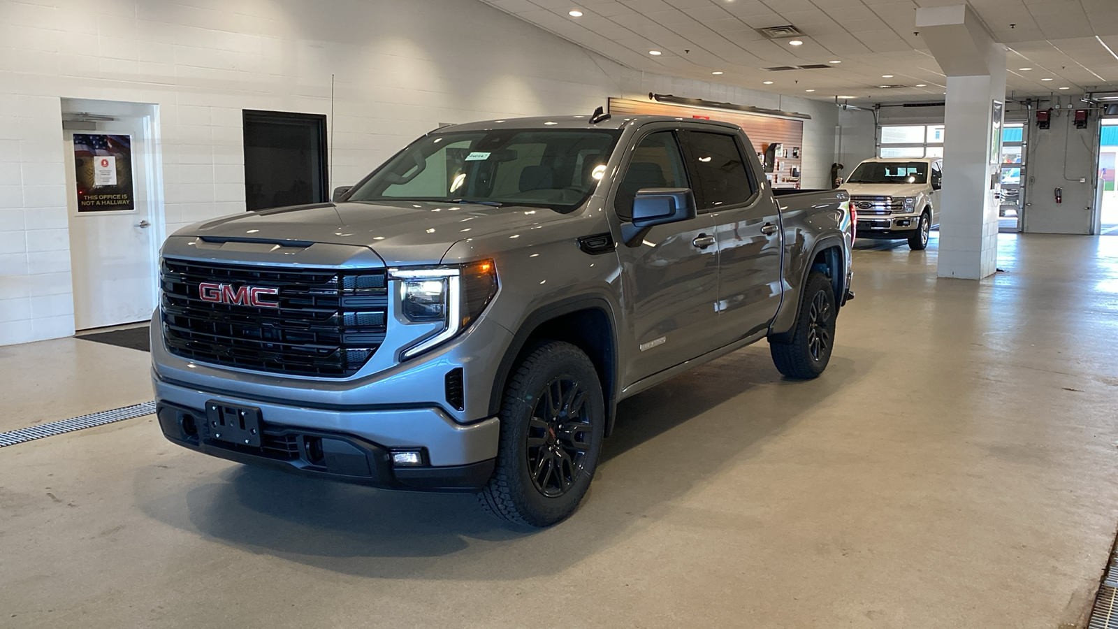 2024 GMC Sierra 1500 Elevation 2