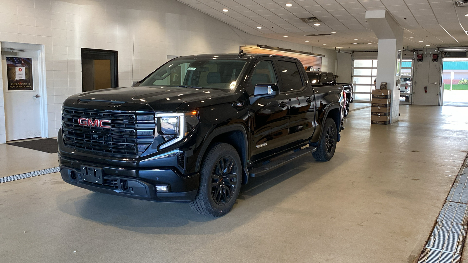 2024 GMC Sierra 1500 Elevation 2