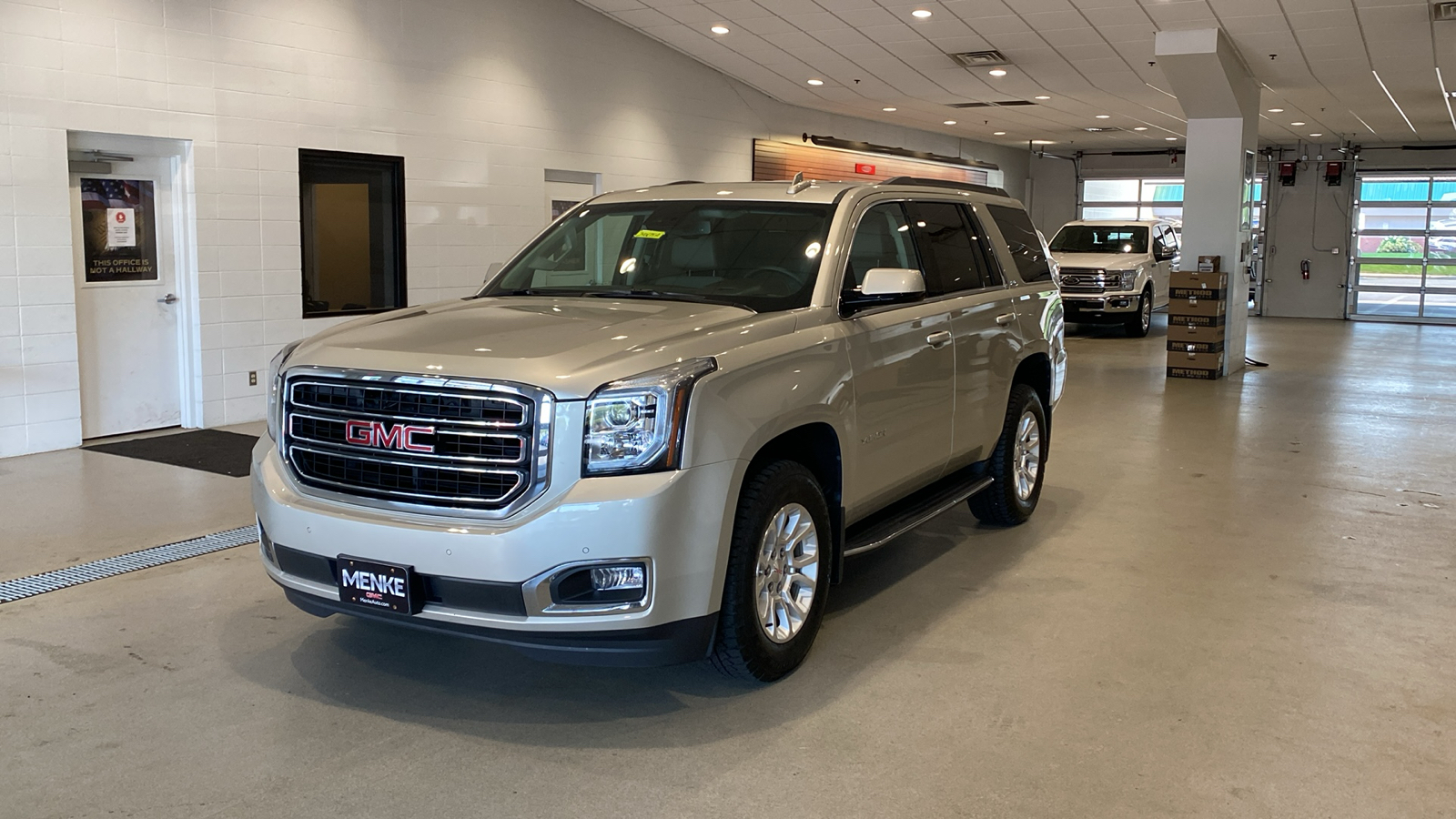 2017 GMC Yukon SLT 2