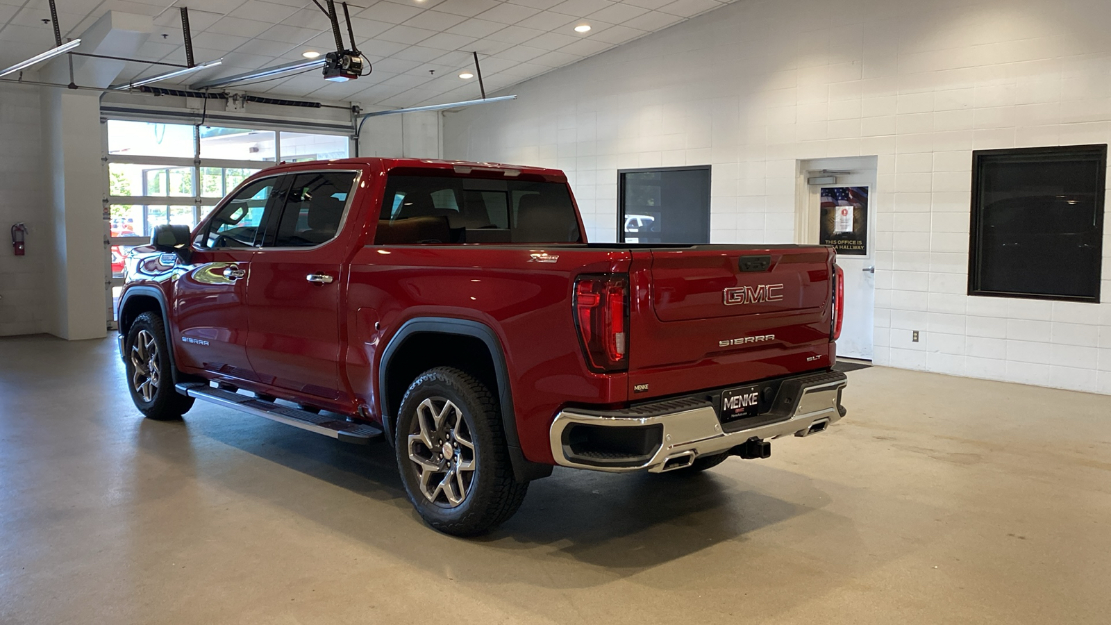 2024 GMC Sierra 1500 SLT 8