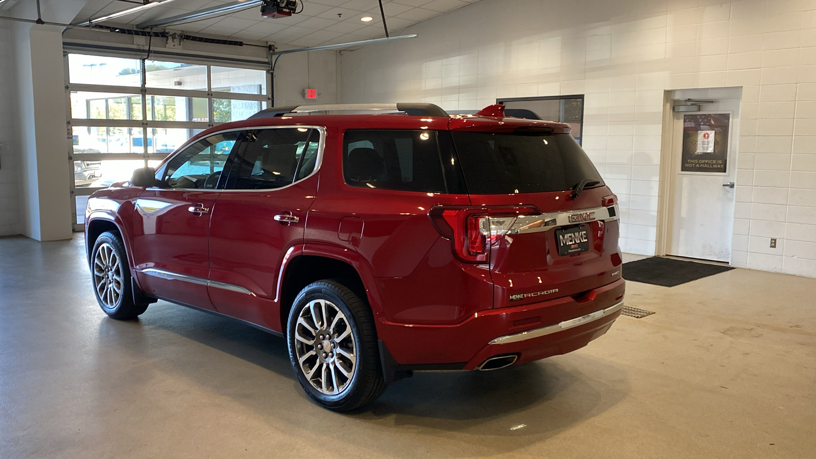 2023 GMC Acadia Denali 8