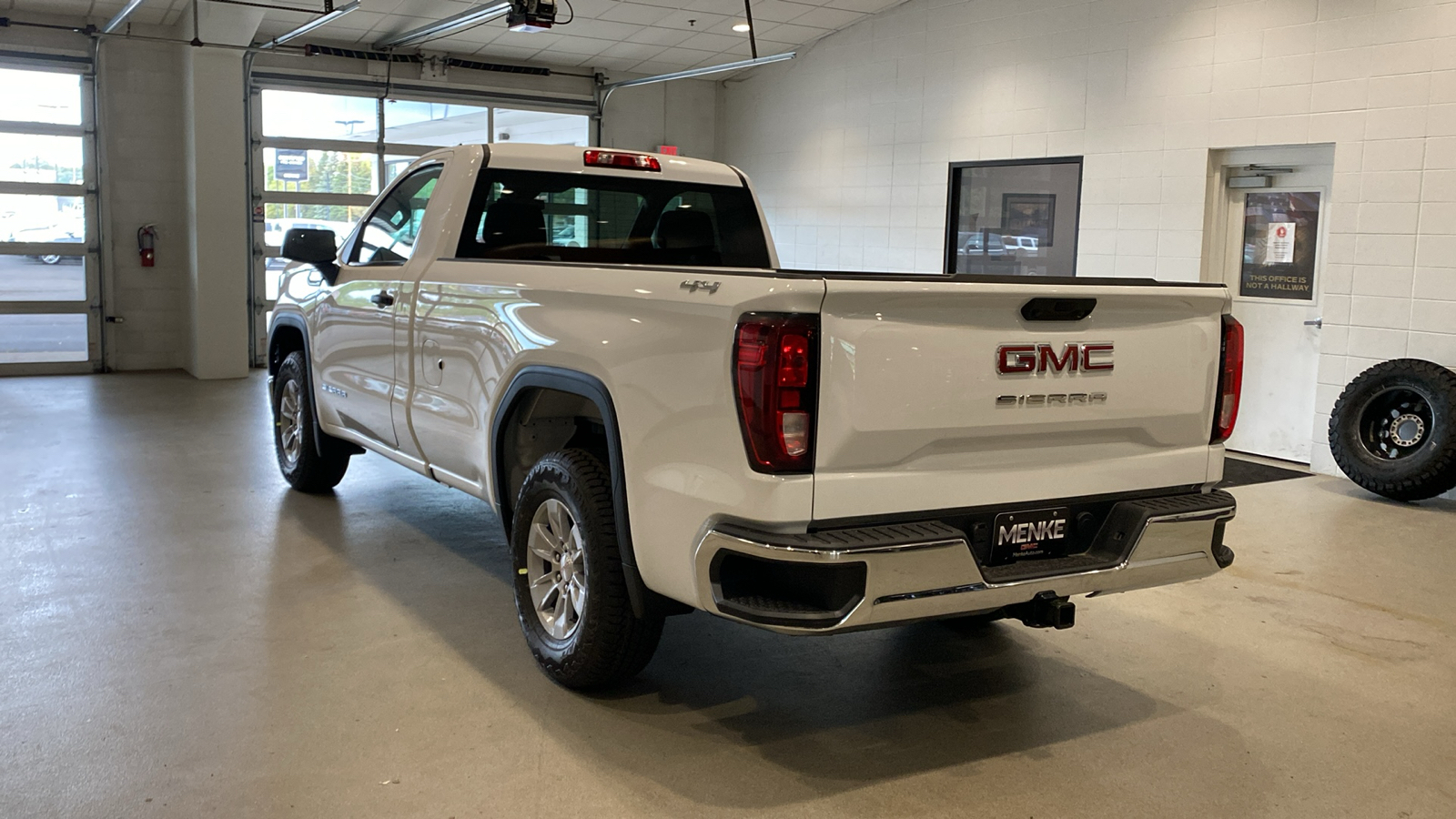 2024 GMC Sierra 1500 Pro 8