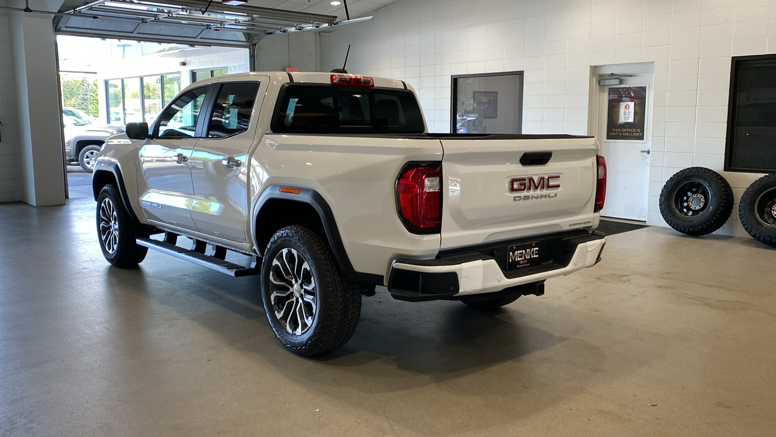 2024 GMC Canyon Denali 8