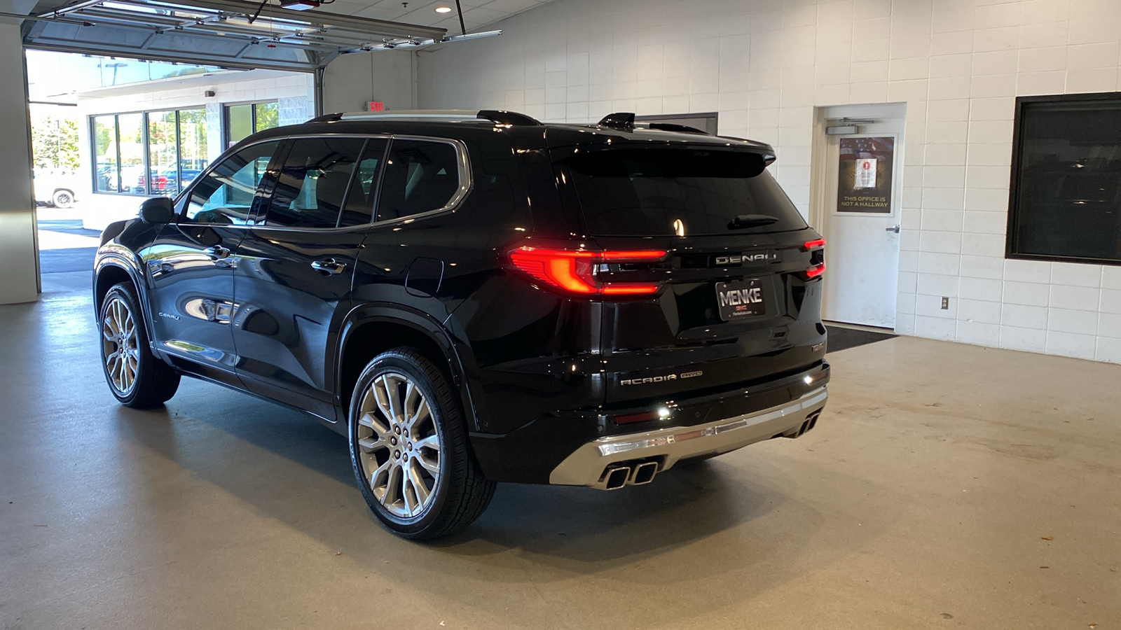 2024 GMC Acadia Denali 8