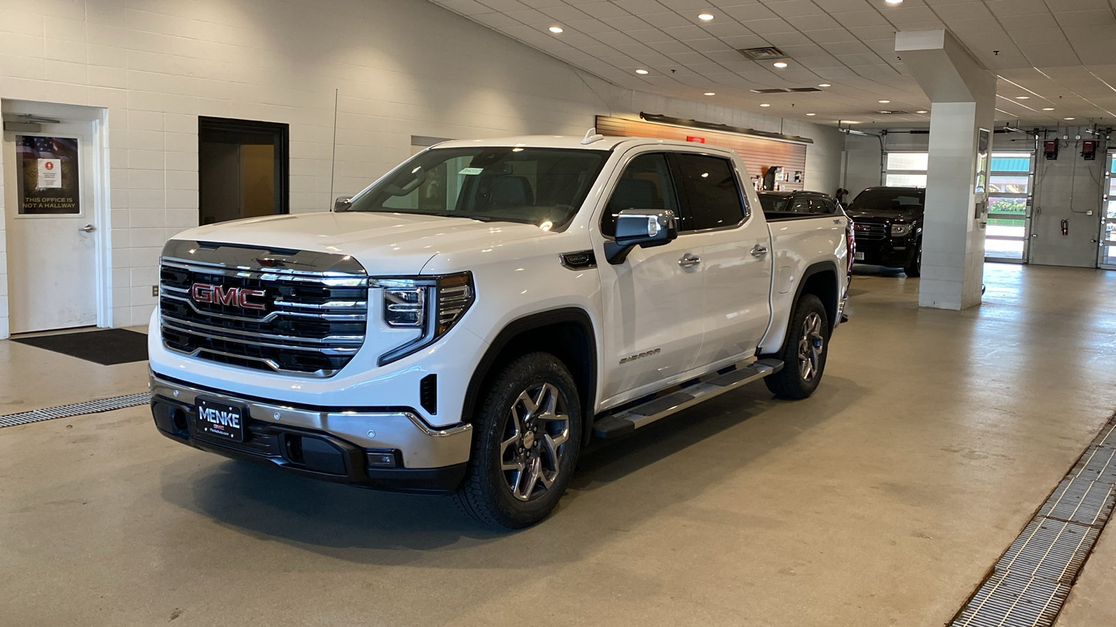 2024 GMC Sierra 1500 SLT 2