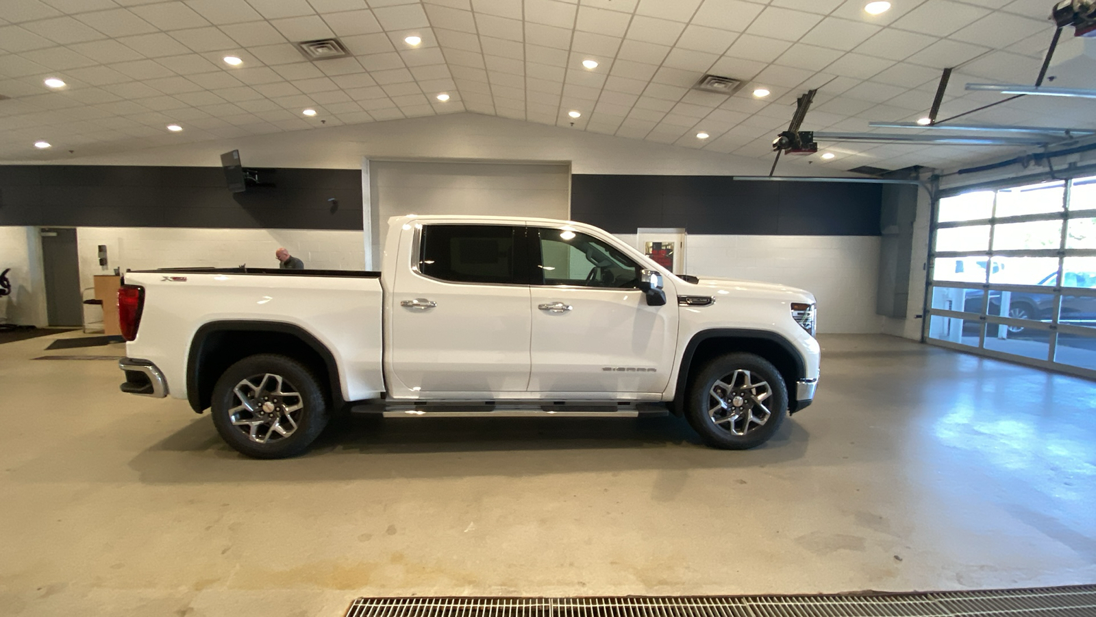 2024 GMC Sierra 1500 SLT 5