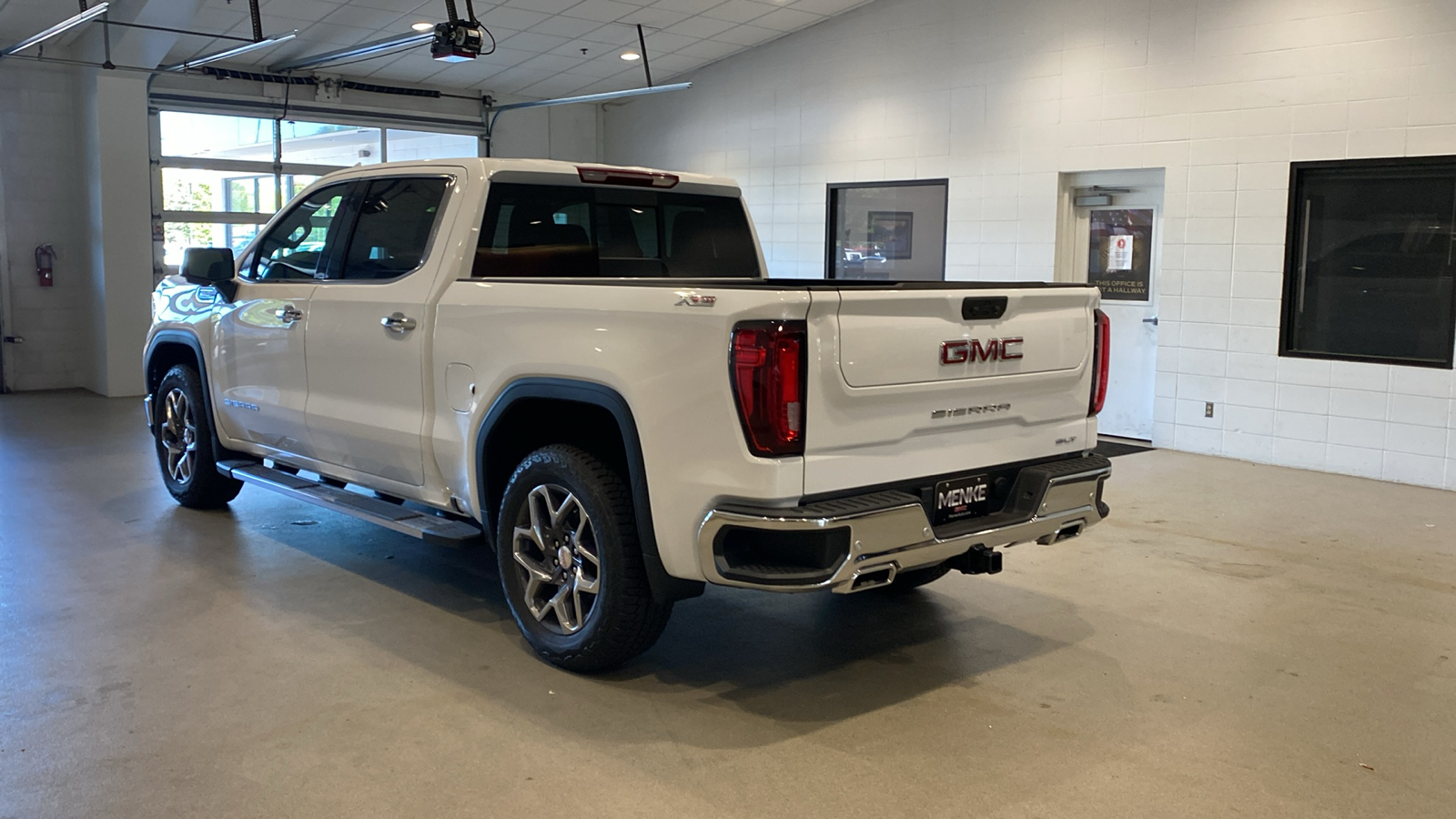 2024 GMC Sierra 1500 SLT 8