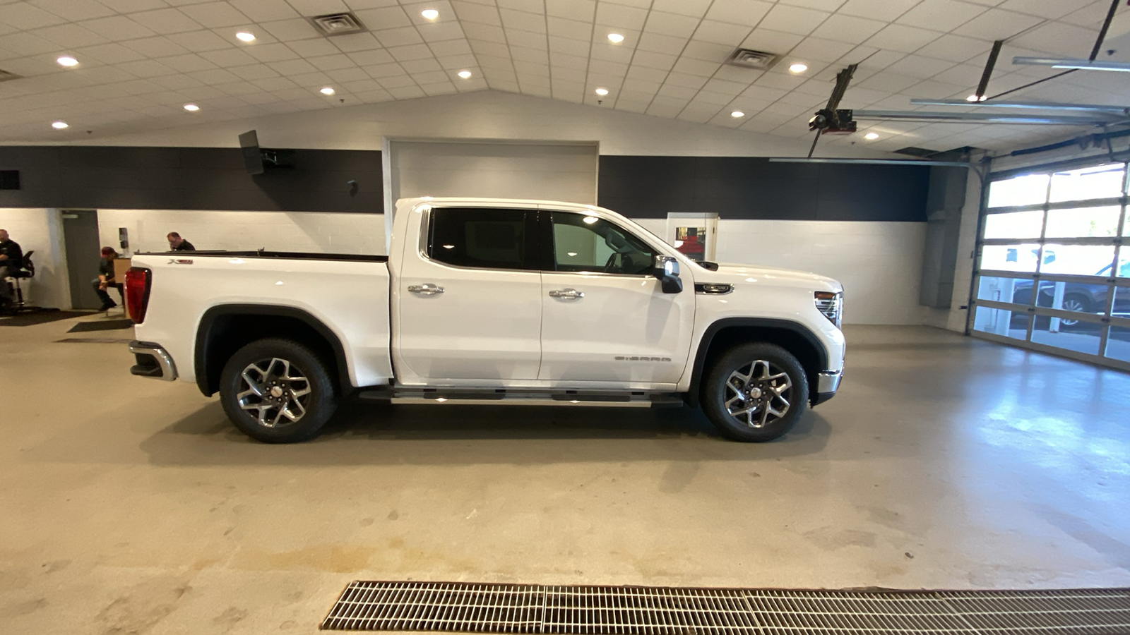 2024 GMC Sierra 1500 SLT 34