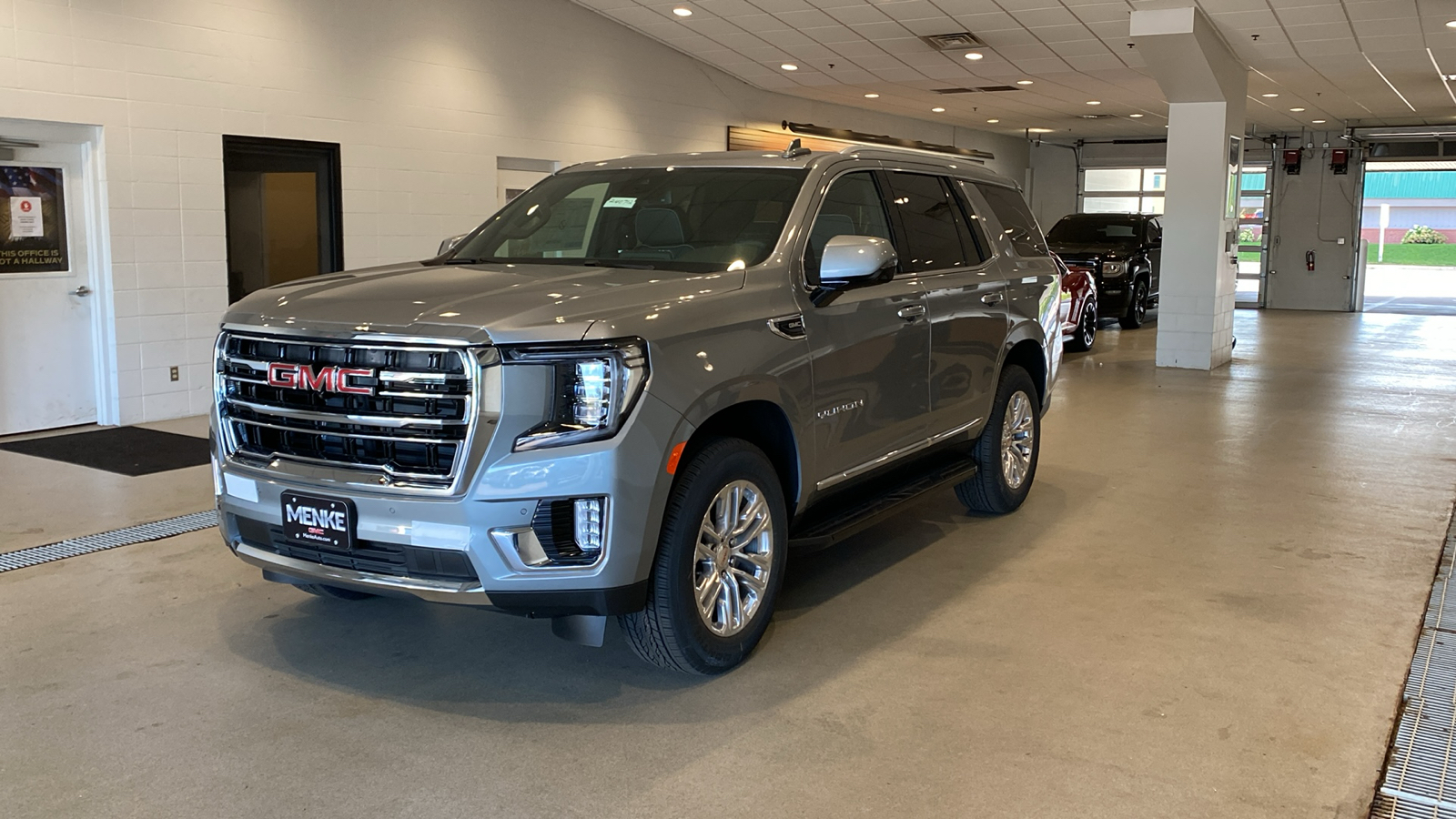 2024 GMC Yukon SLT 2