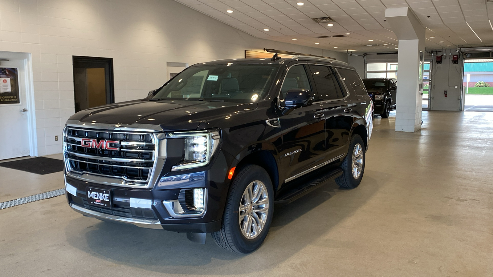 2024 GMC Yukon SLT 2