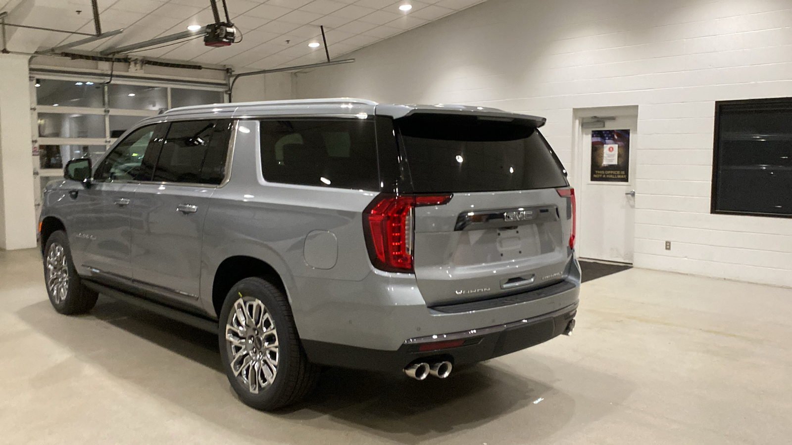 2024 GMC Yukon XL Denali Ultimate 8