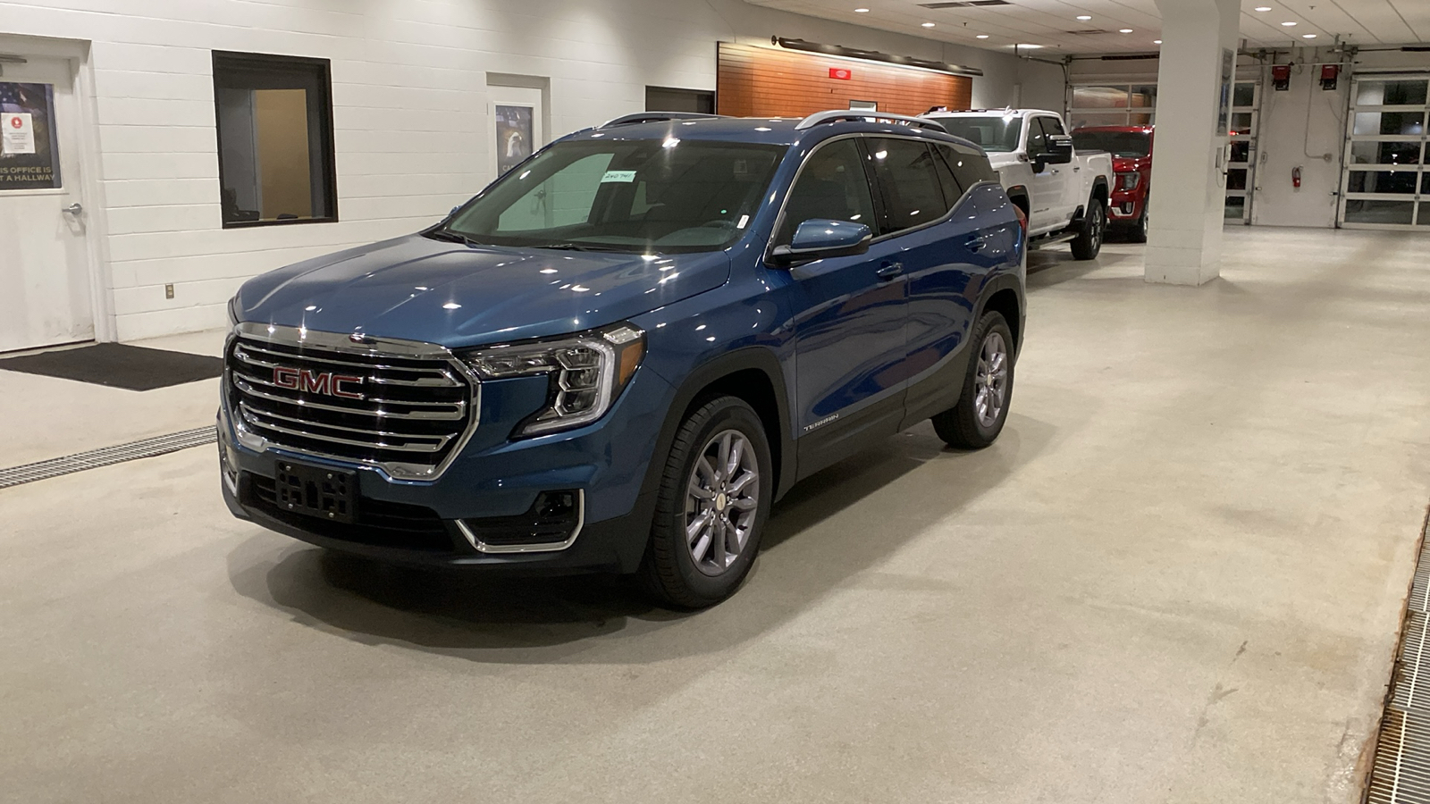 2024 GMC Terrain SLT 2