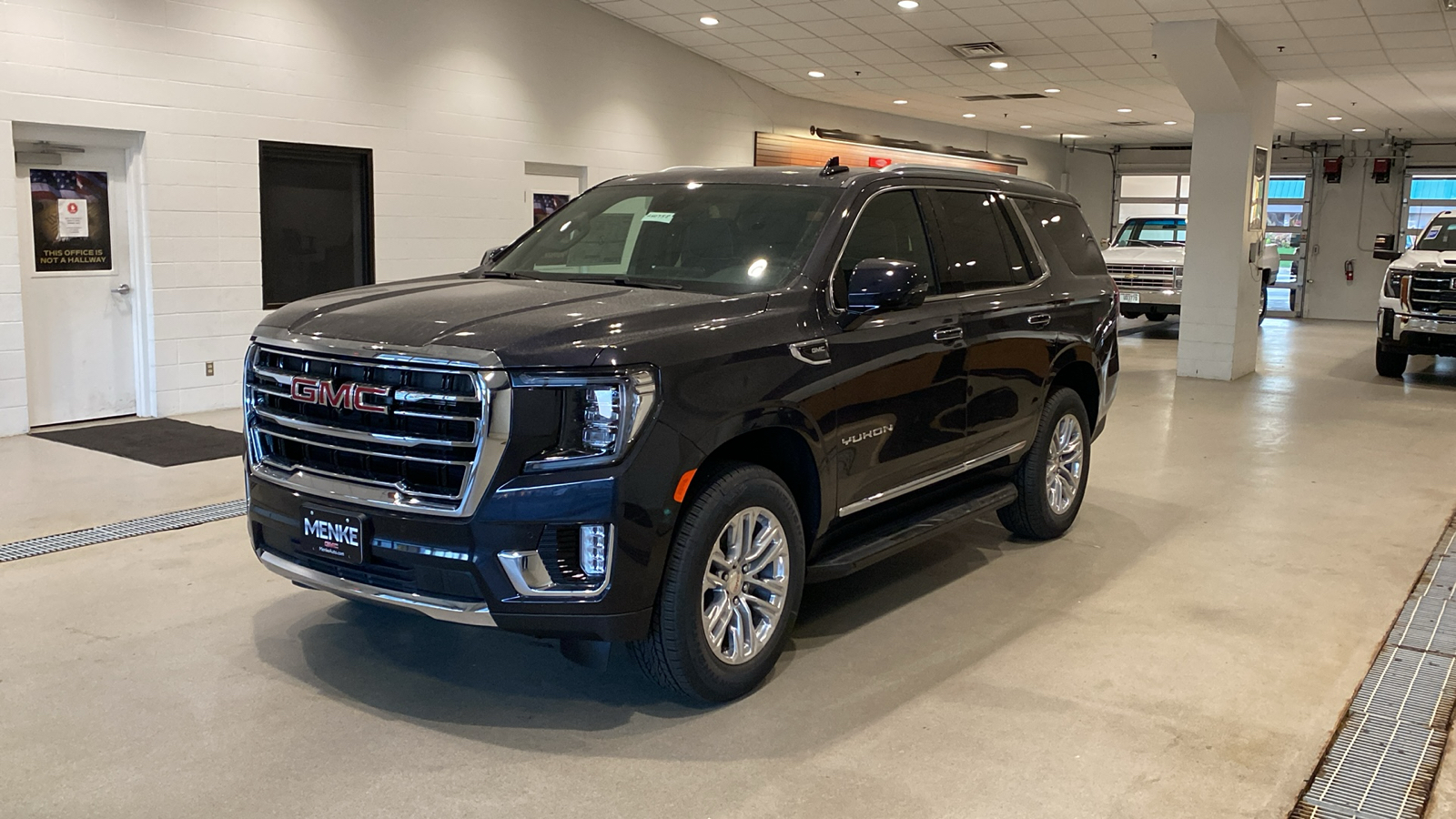 2024 GMC Yukon SLT 2