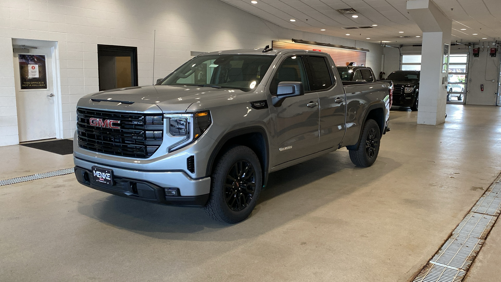 2025 GMC Sierra 1500 Elevation 2