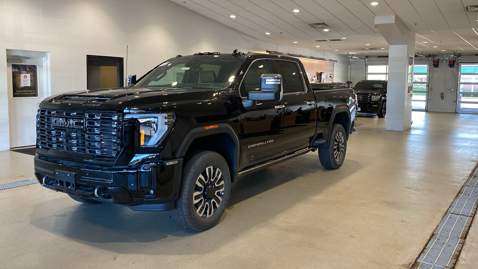 2025 GMC Sierra 3500HD Denali Ultimate 2