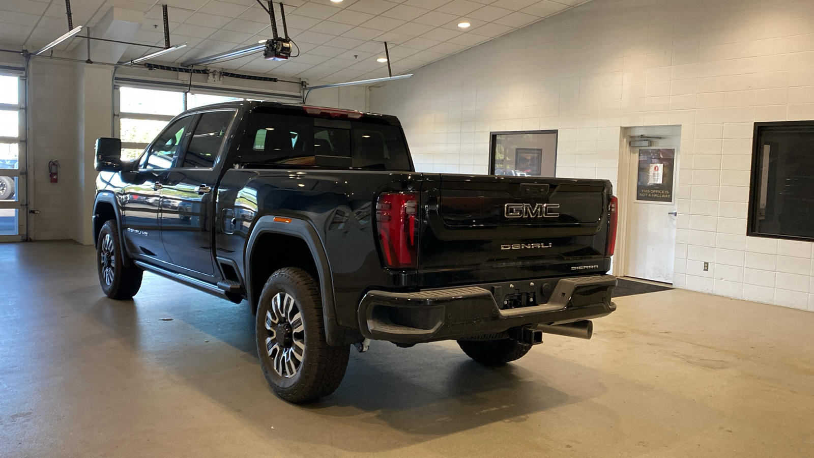 2025 GMC Sierra 3500HD Denali Ultimate 8