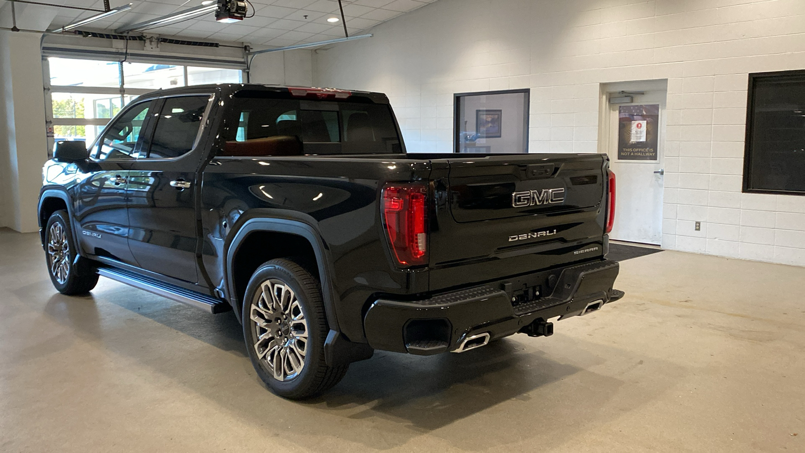 2025 GMC Sierra 1500 Denali Ultimate 8