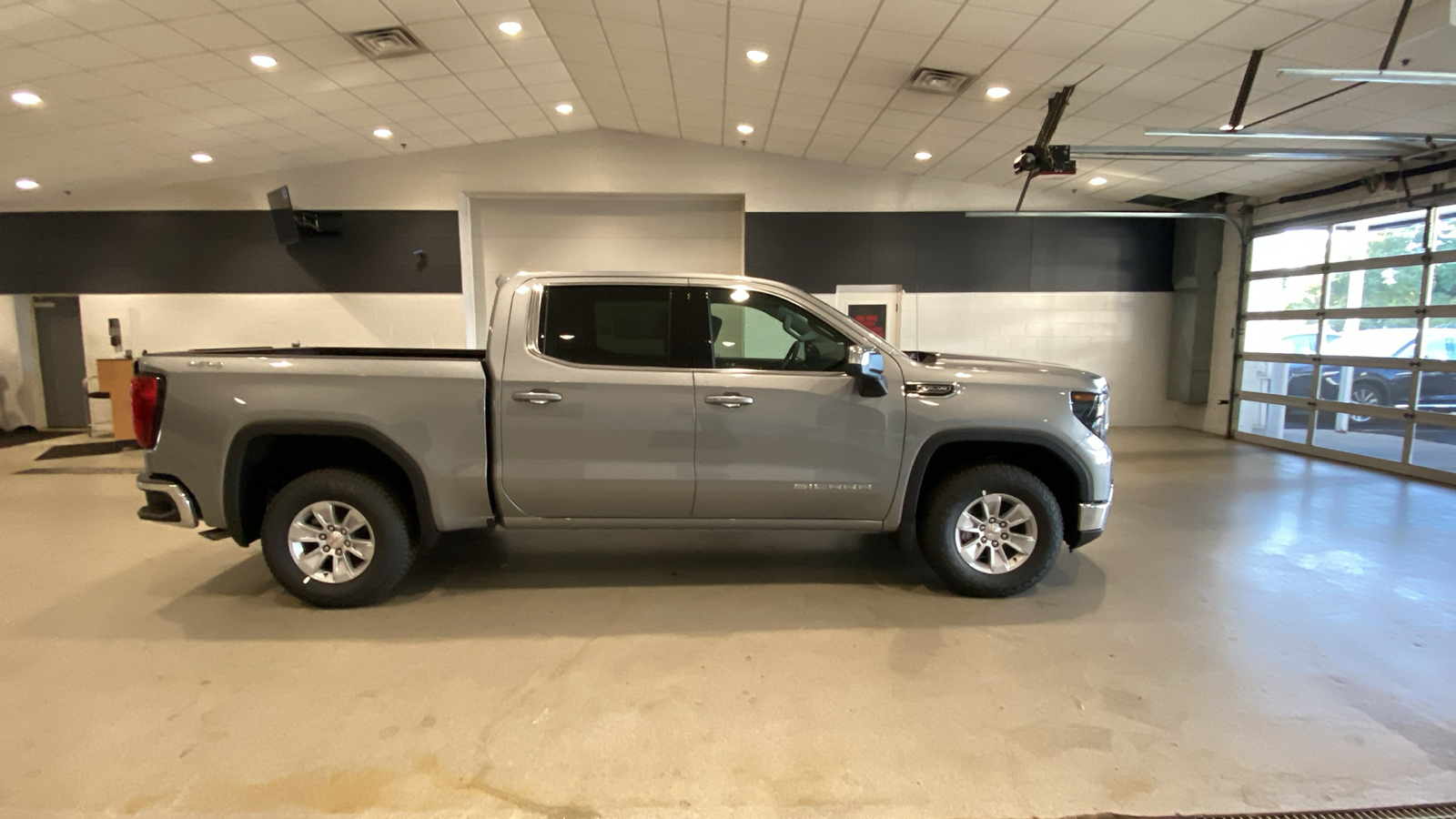 2025 GMC Sierra 1500 SLE 5