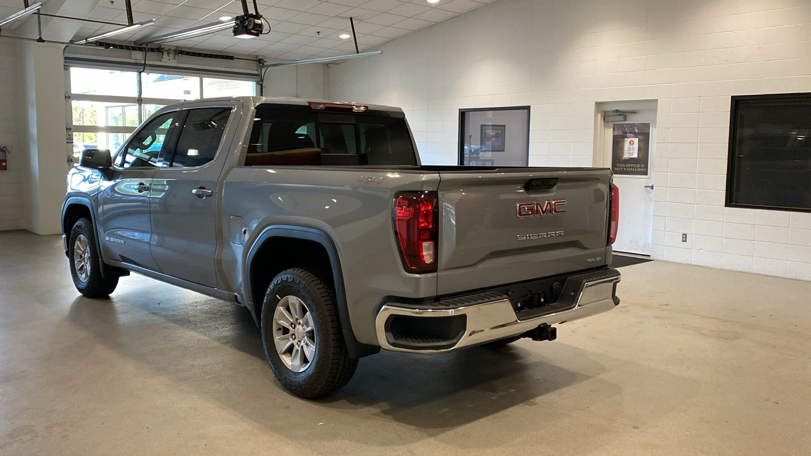 2025 GMC Sierra 1500 SLE 8