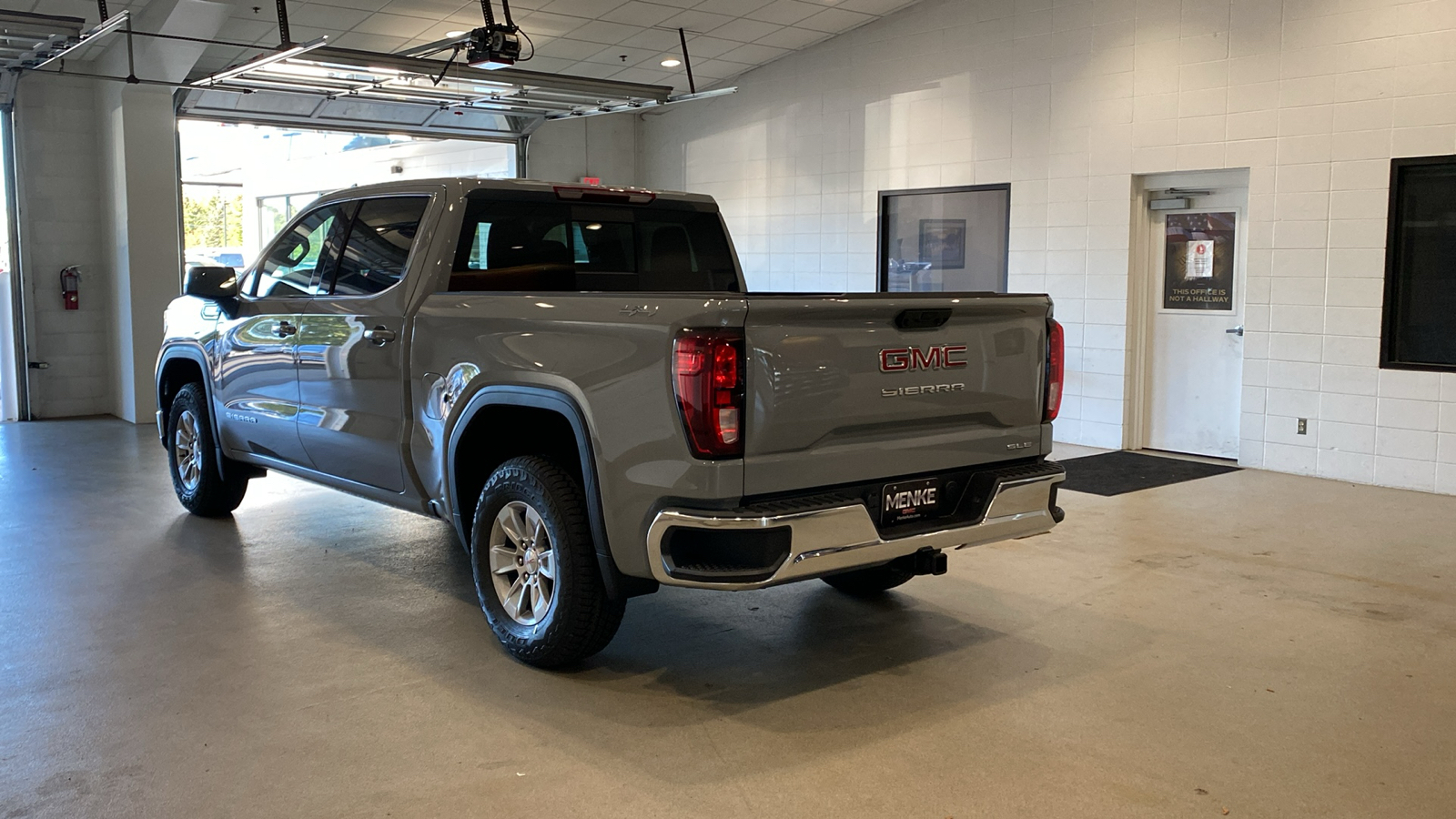 2025 GMC Sierra 1500 SLE 8