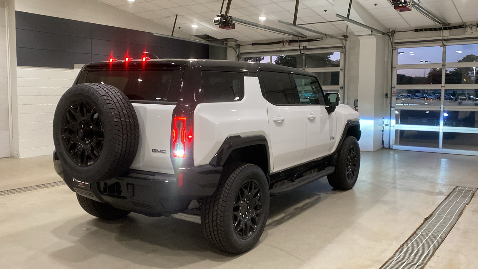 2025 GMC Hummer EV SUV 2X 6