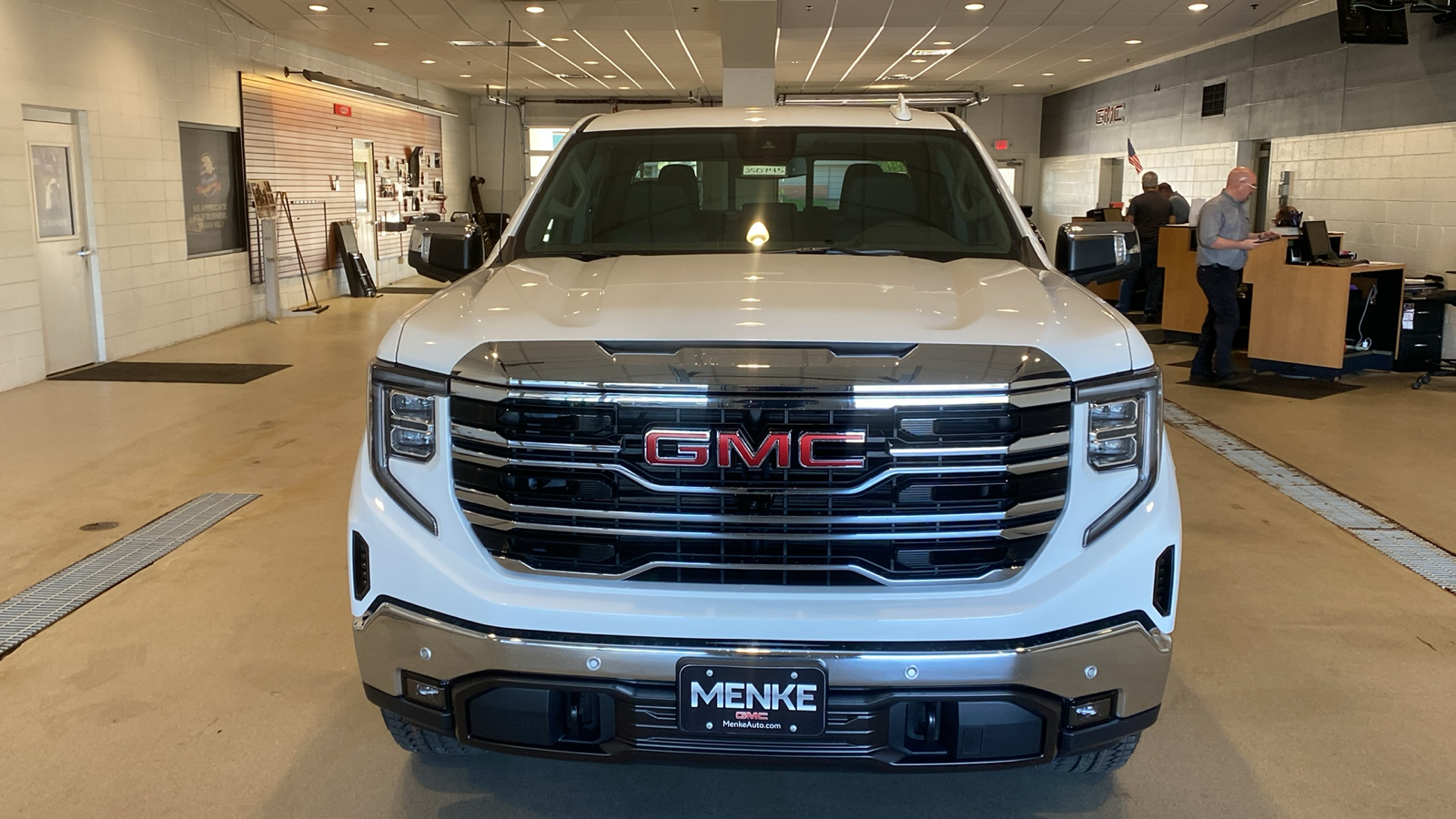 2025 GMC Sierra 1500 SLT 3