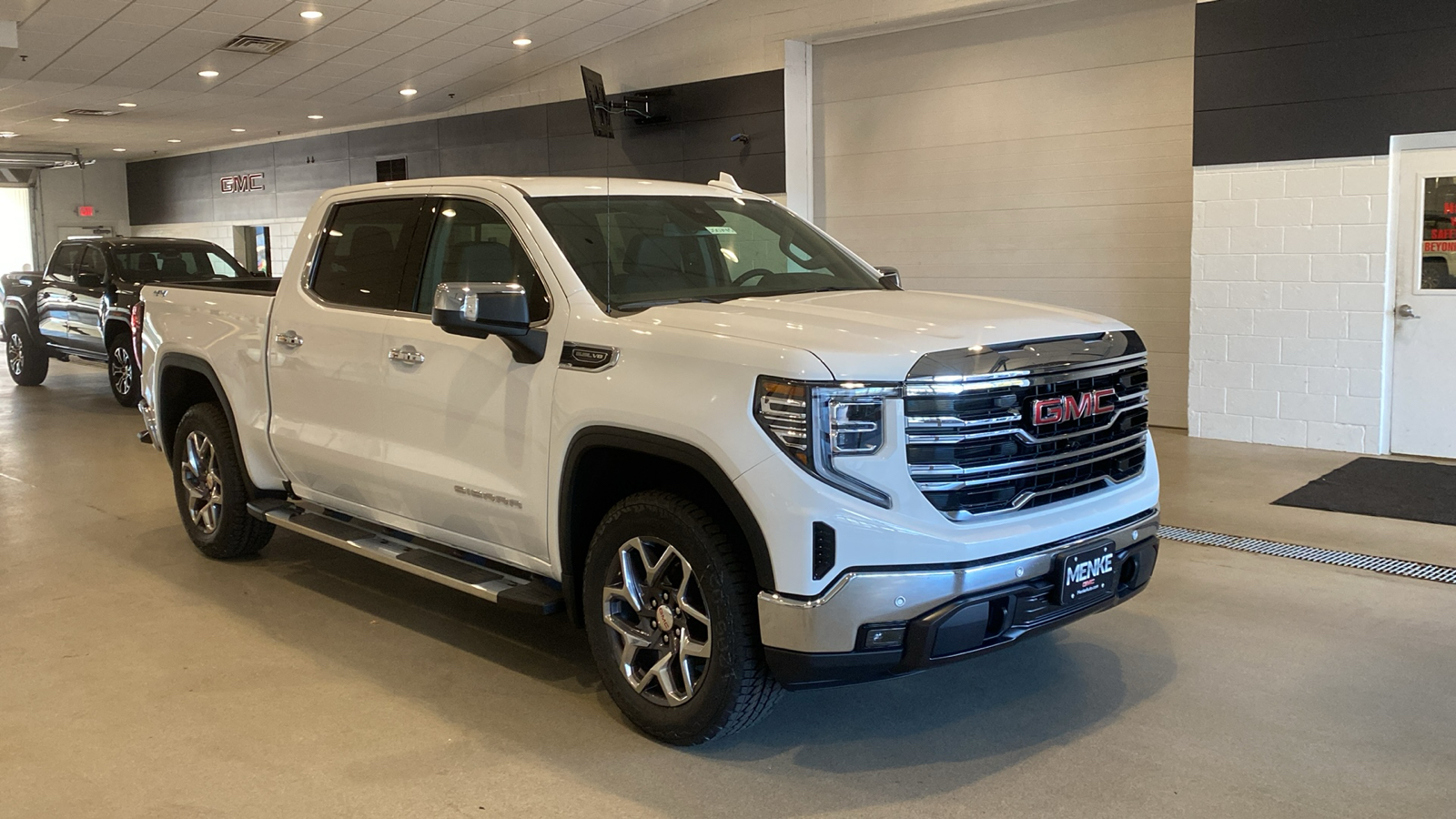 2025 GMC Sierra 1500 SLT 4