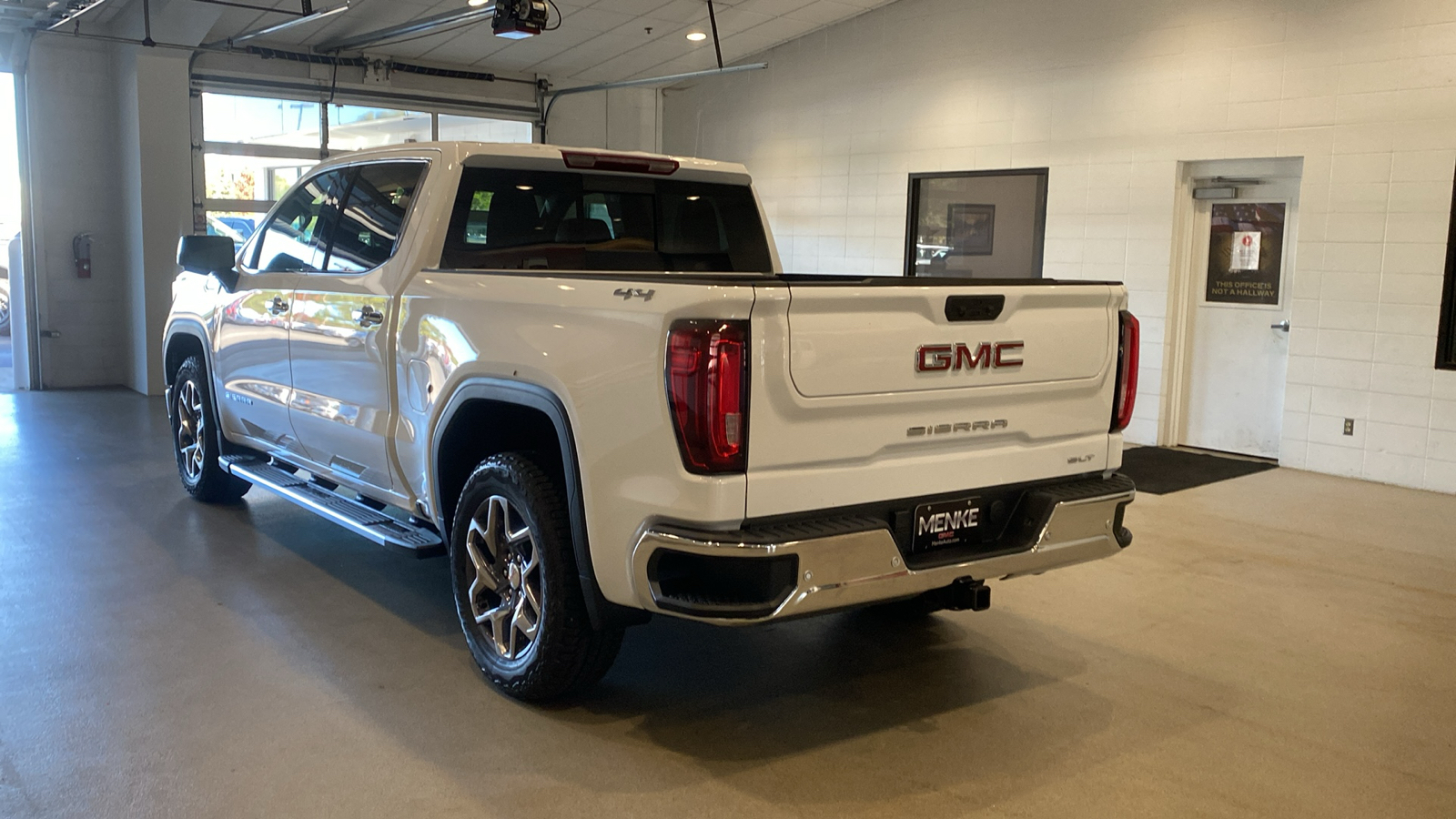 2025 GMC Sierra 1500 SLT 8