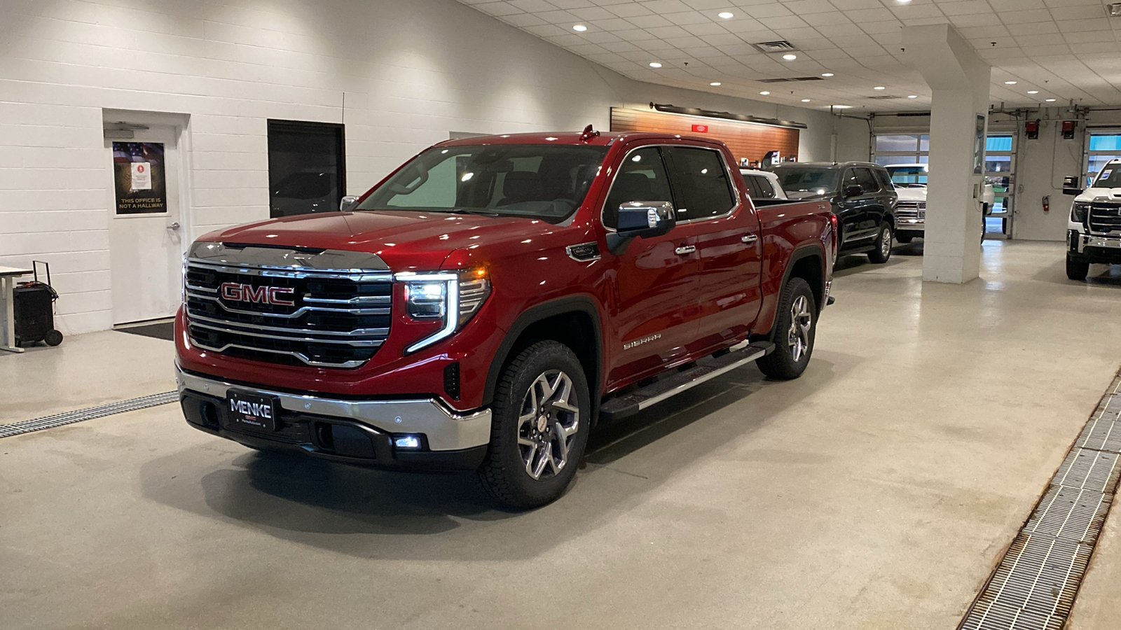 2025 GMC Sierra 1500 SLT 2