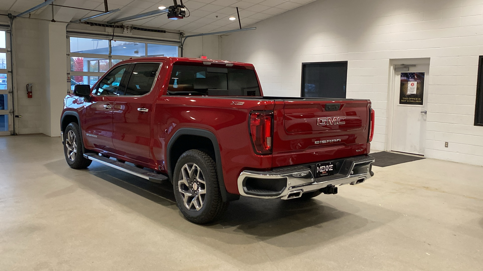 2025 GMC Sierra 1500 SLT 8